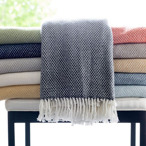 Soft Light Gray Links Pattern Throw Blanket