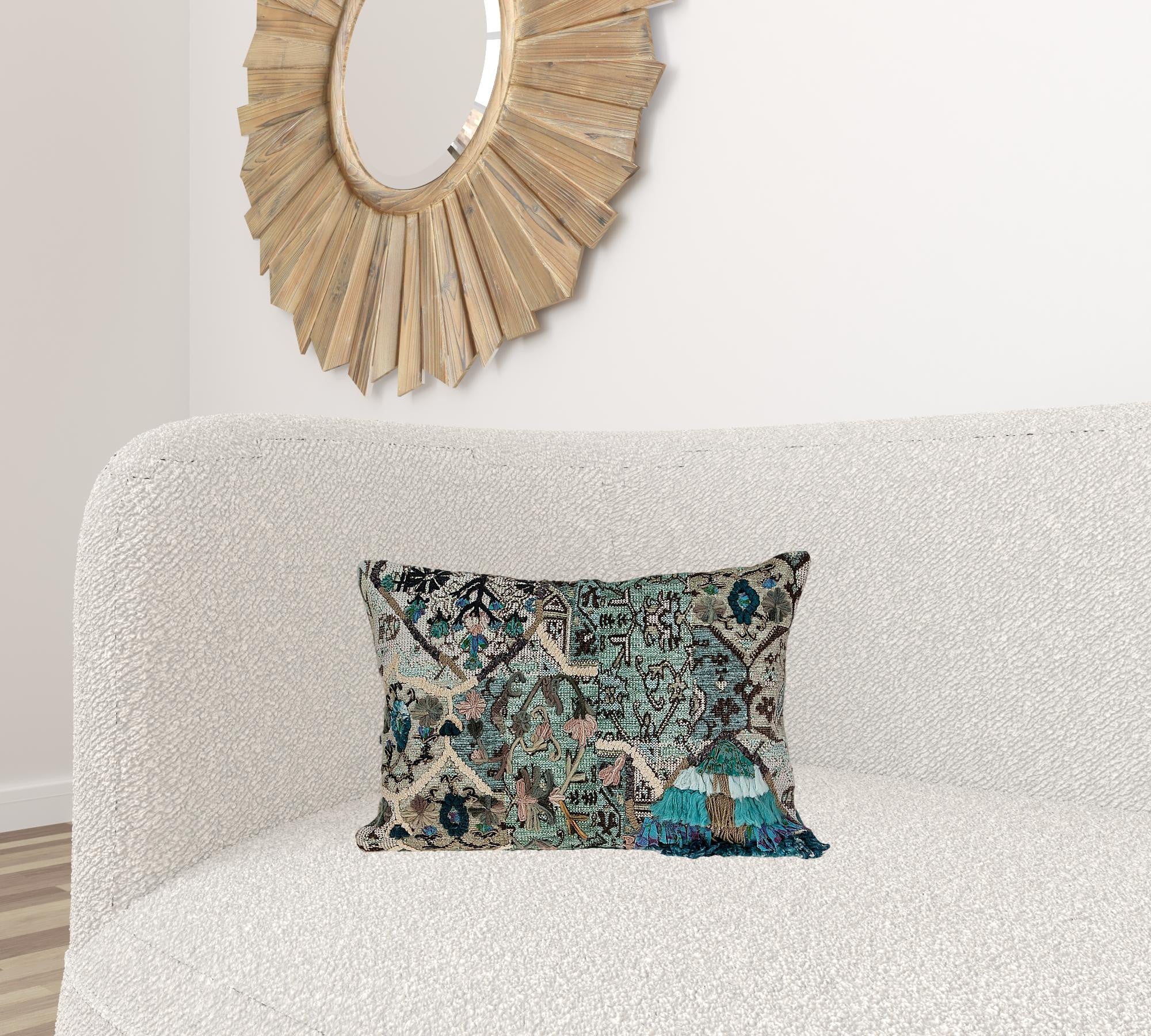 14 英寸 X 20 英寸米色和綠色拉鍊 100% 棉流蘇抱枕