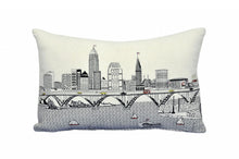 24 英寸白色克利夫蘭日光天際線腰枕裝飾枕頭