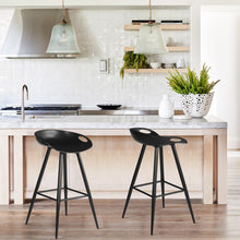 Juego de dos sillas negras de altura de barra con respaldo bajo de 32