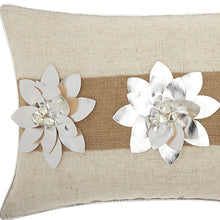 12 英寸 X 18 英寸銀色拉鍊滌綸聖誕抱枕