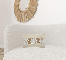 12 英寸 X 18 英寸銀色拉鍊滌綸聖誕抱枕