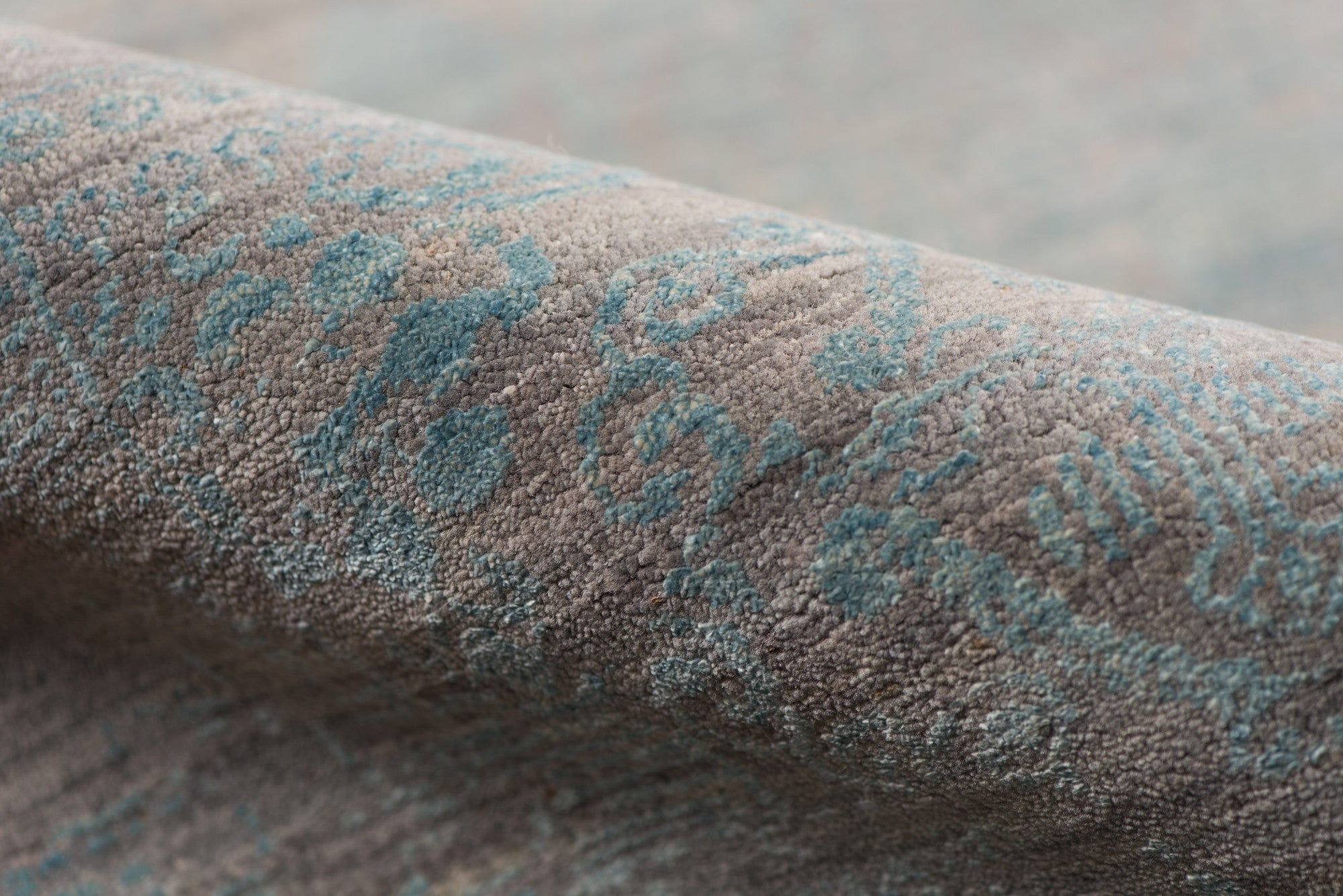 8' X 10' Gray Pearl And Silver New Zealand Lambs Wool Damask Hand Knotted Area Rug With Fringe