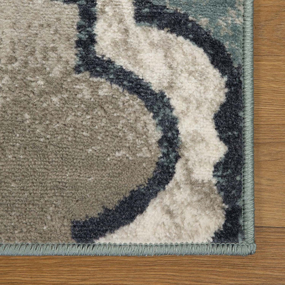 Deep Royal Quatrefoil Power Loom Distressed Stain Resistant Runner Rug 10'