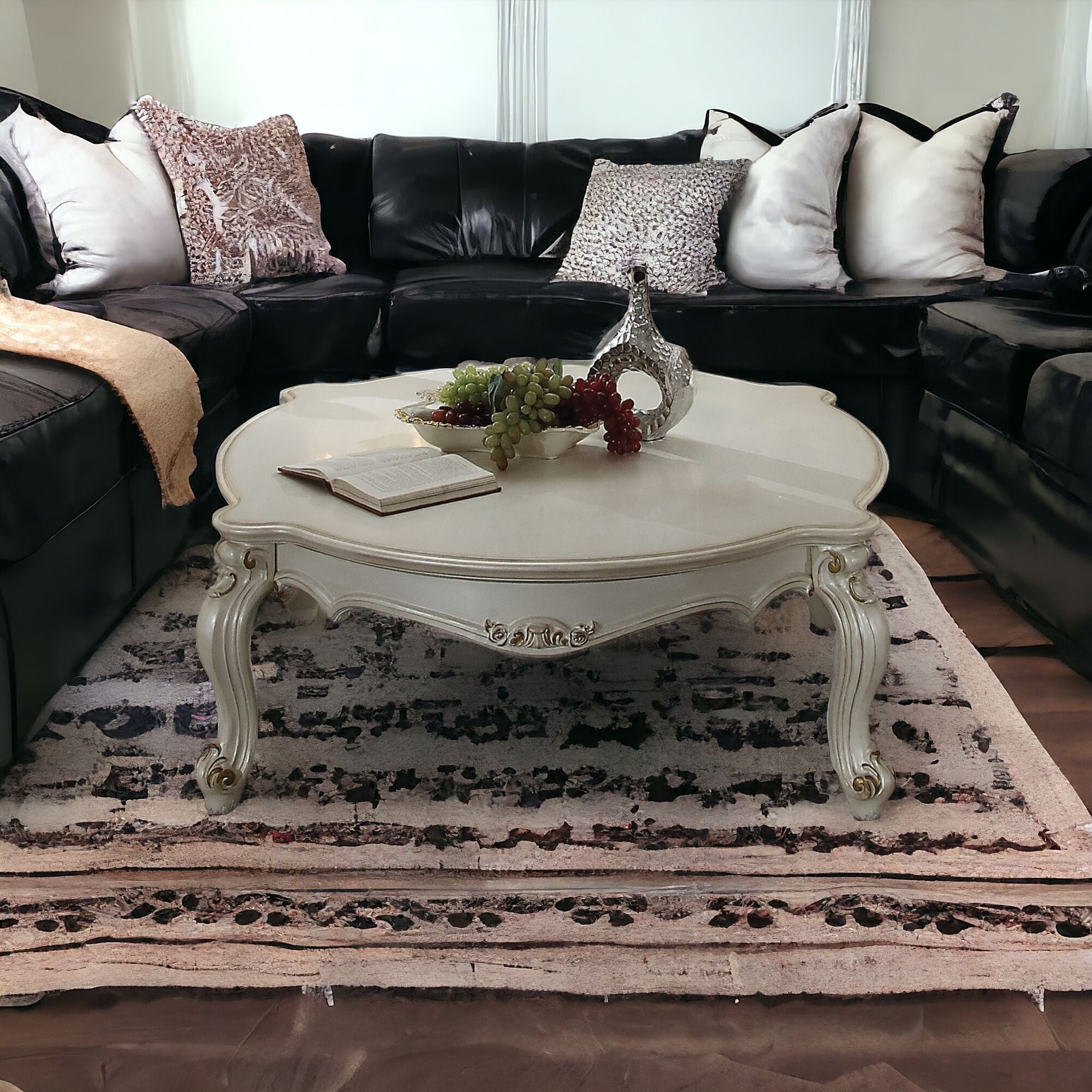 Mesa de centro rectangular de polirresina y madera fabricada en perla antigua de 54"