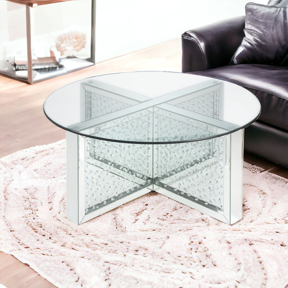 Mesa de centro con base brillante y parte superior redonda plateada y de vidrio transparente de 40"