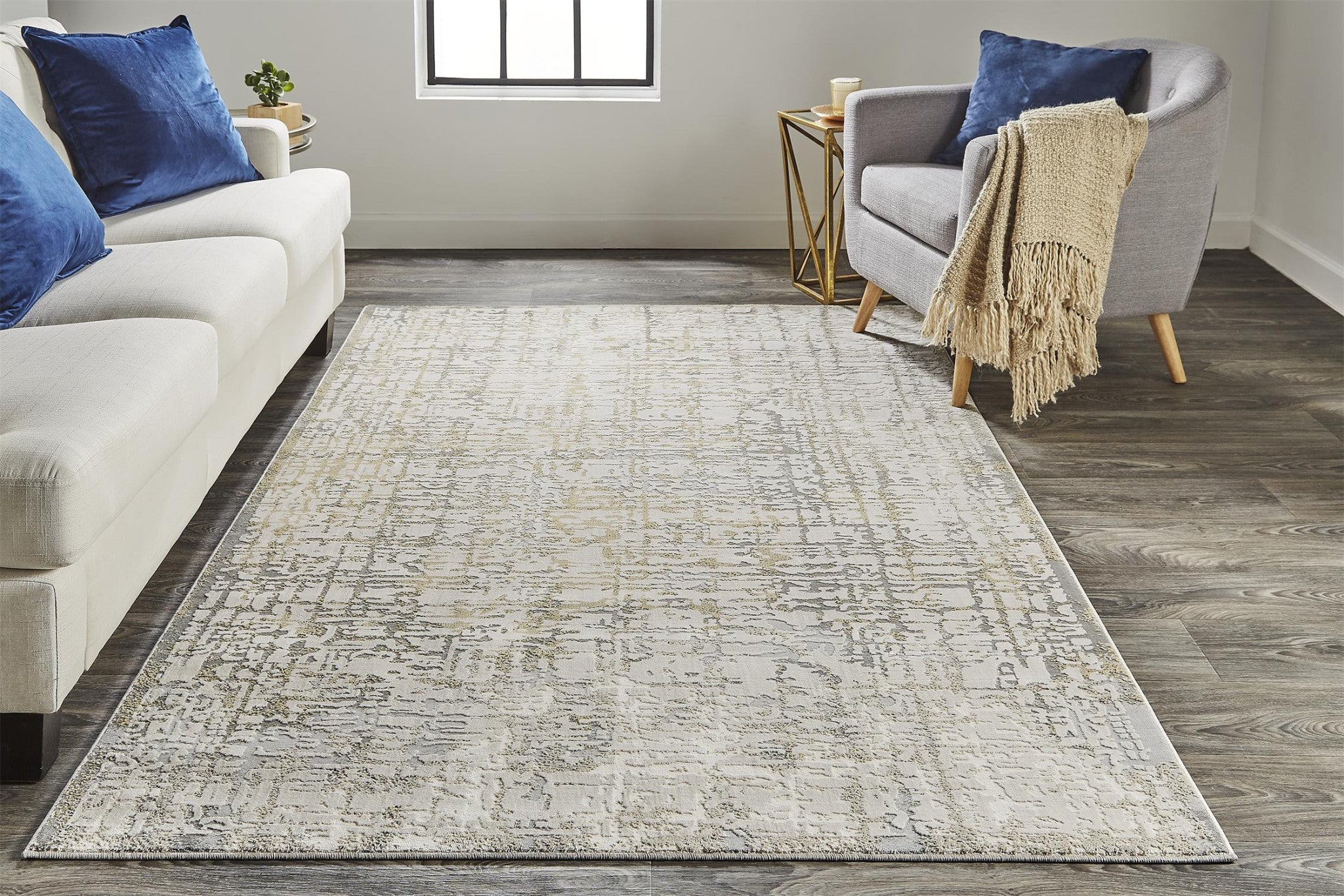 Green Blue And Tan Ombre Hand Woven Area Rug - 4' x 6'