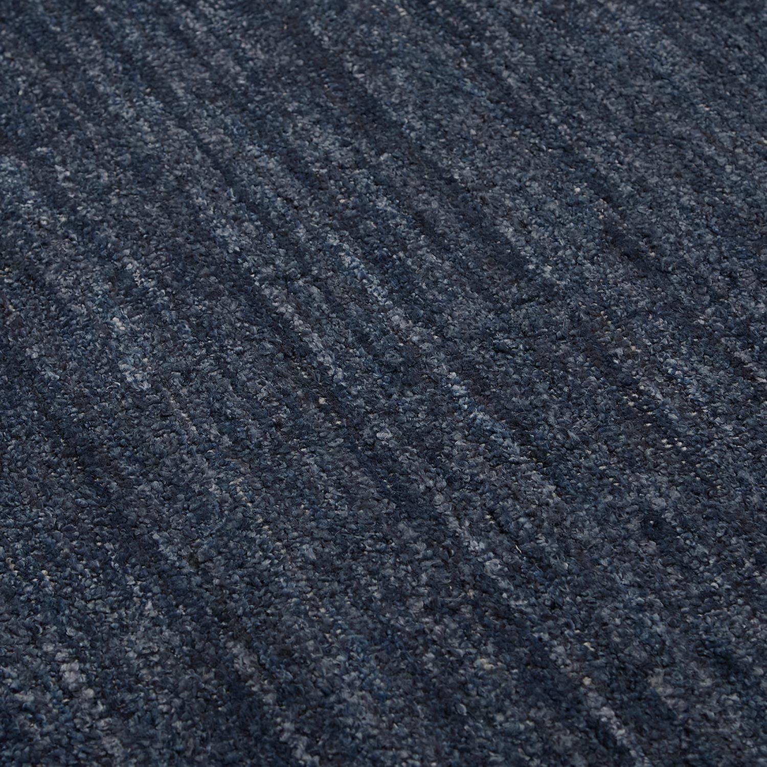 4' X 6' Gray And Black Hand Woven Area Rug