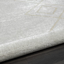 5' X 7' Cream Diamond Area Rug