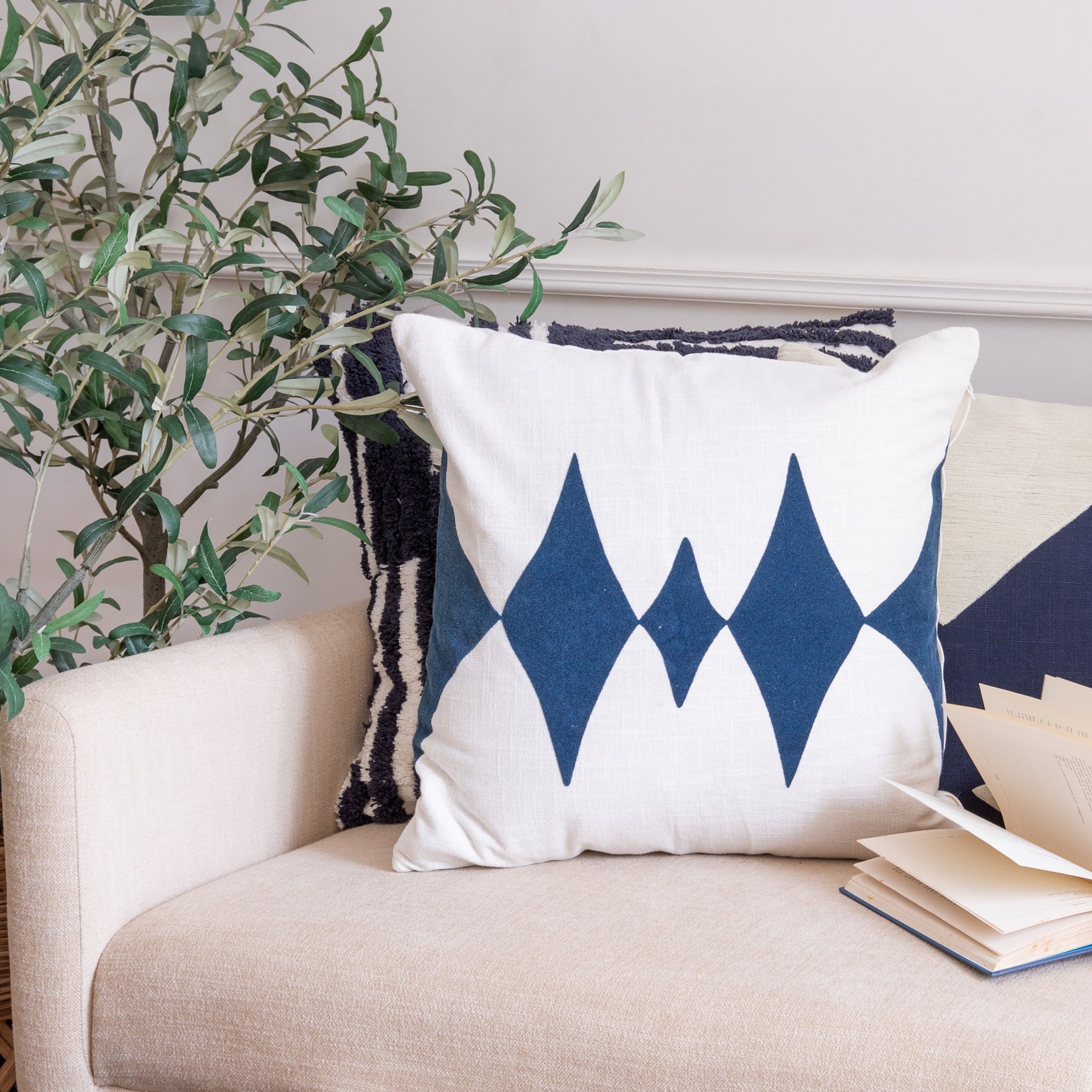 Set Of Two 20" X 20" Black Diamond Zippered 100% Cotton Throw Pillow