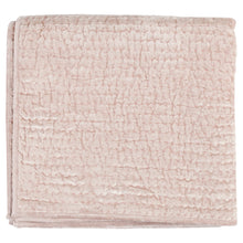 Pink Queen Polyester Warp:-60Le Weft:- 60Le, Reed:- 55, Picks:- 55 Gsm-120 Thread Count Machine Washable Down Alternative Comforter