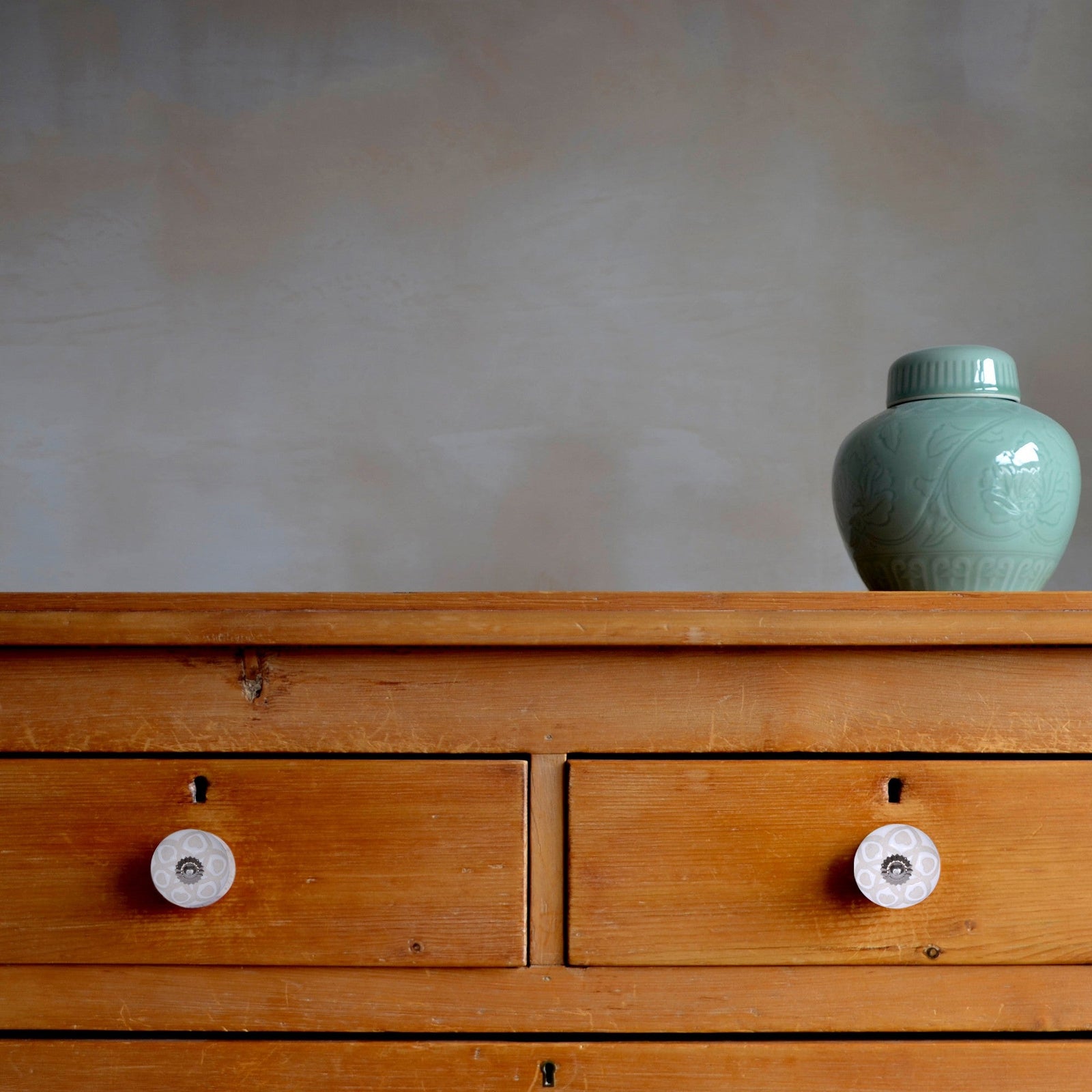 White & Beige Vintage Geometric Design Circles Cabinet Handle Drawer Ceramic Round Accent Knobs Set of 12